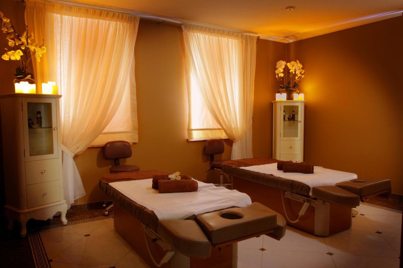 Palac Zelechow Spa & Wellness Exterior photo